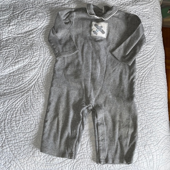 Janie & jack gray one piece with back pocket, white trim & Embroidered airplane - Picture 1 of 4